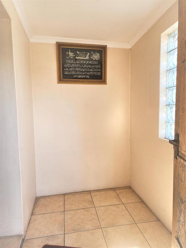 8 Bedroom Property for Sale in Belgravia Western Cape